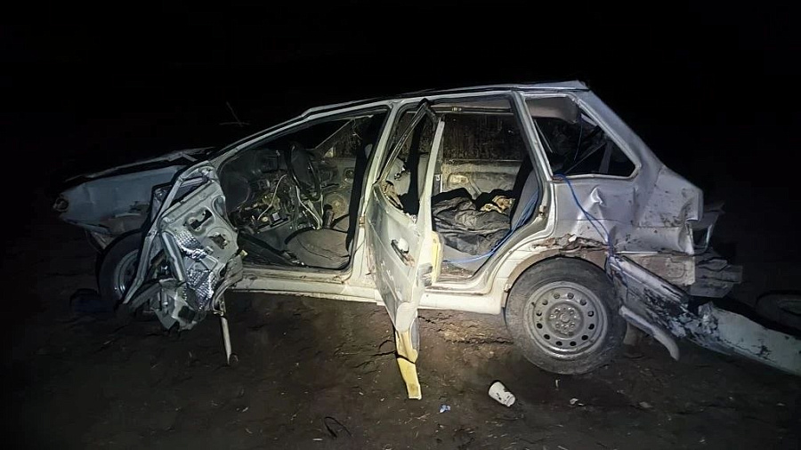 Легковушка с 15-летним водителем перевернулась на Кубани, пострадали 4 человека