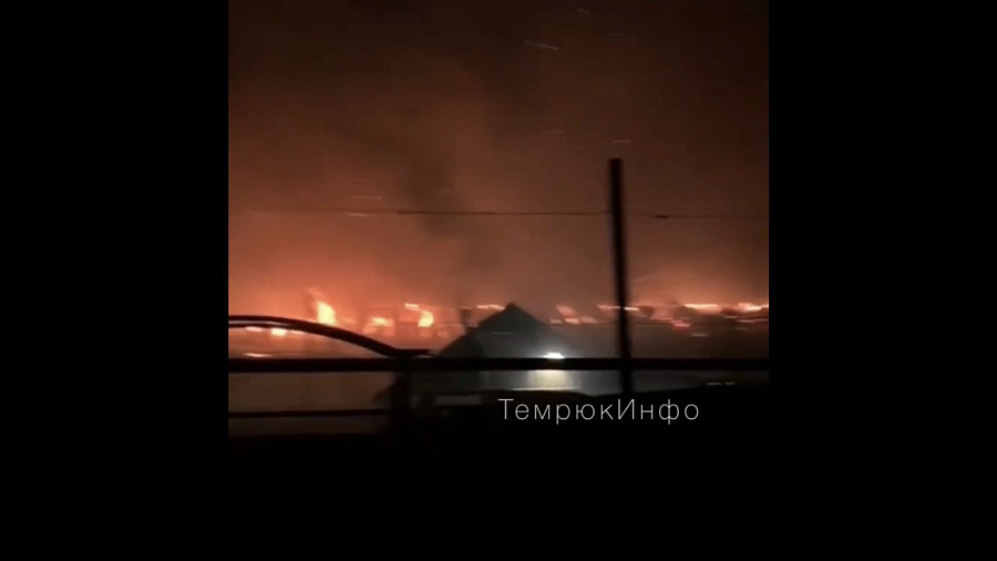 В Темрюкском районе огонь охватил винзавод на площади 1000 квадратных метров