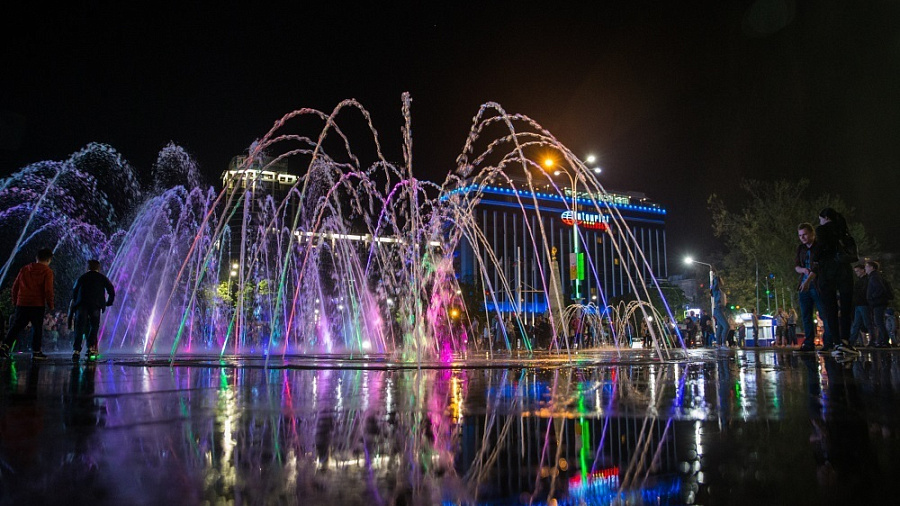 В Краснодаре светомузыкальный фонтан на Главной городской площади будет работать в новом режиме