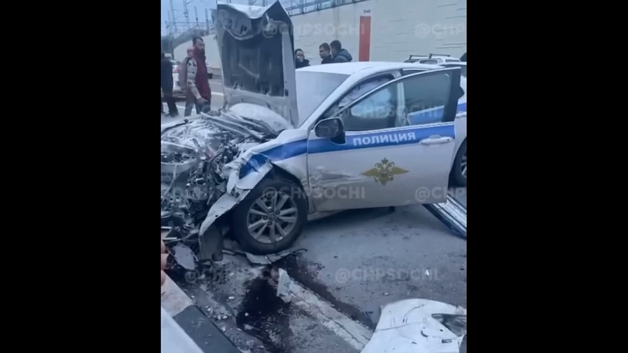 Опубликовано видео с места смертельной аварии с участием машины ДПС в Сочи