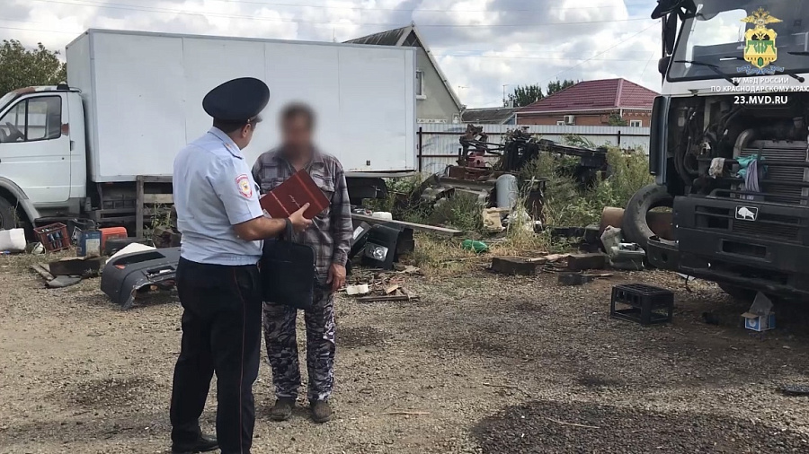 В Краснодарском крае работник автосервиса разобрал чужой «КАМАЗ» на металлолом