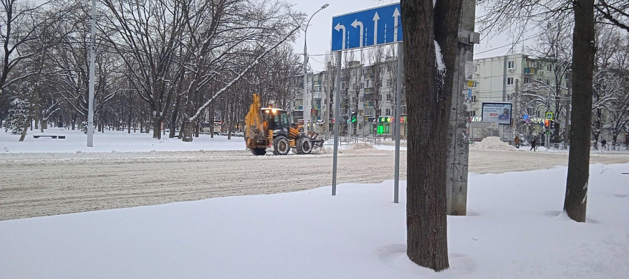 Расчищается Шаумянский перевал, восстанавливается свет в Северском районе: Кубань остается в плену снега