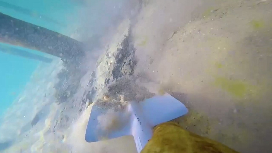 84 мешка мазута собрали водолазы с пляжей Джемете в Анапе за один день