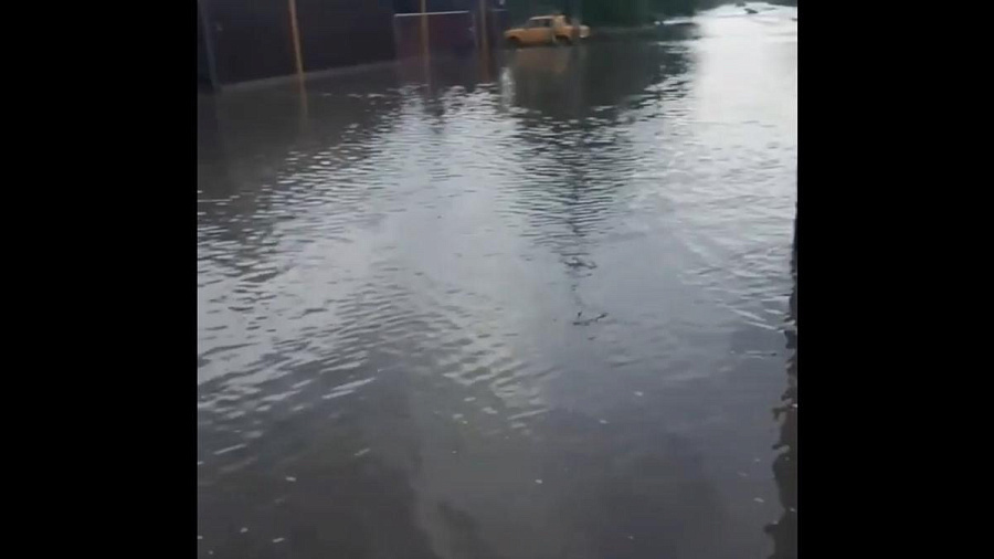 В Краснодарском крае дожди затопили придомовые участки в нескольких населенных пунктах (ВИДЕО)