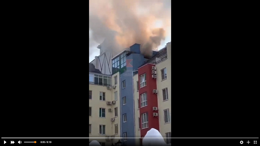 Жители Краснодара сняли на видео дымящийся многоквартирный дом в Немецкой деревне