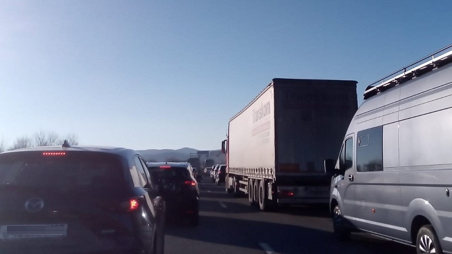 В Краснодарском крае на трассе М-4 «Дон» ограничат движение большегрузов