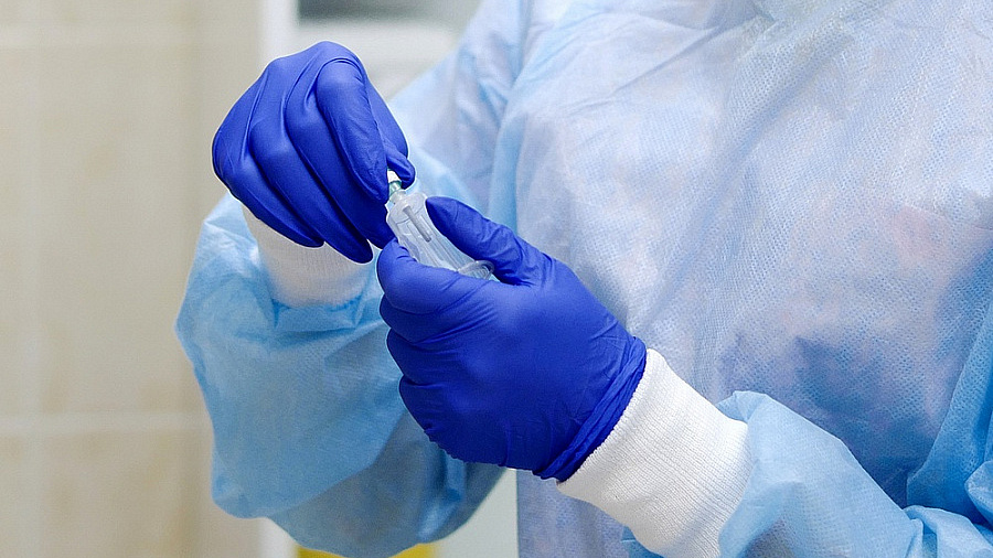 В Абхазии лаборатория, принимающая тесты на COVID-19, закрылась на карантин из-за вспышки коронавируса среди персонала