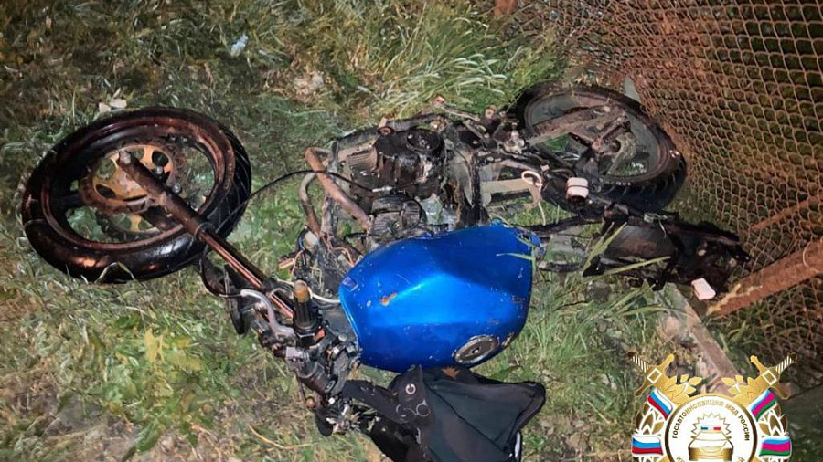 На Кубани 18-летний мотоциклист разбился насмерть, вылетев на обочину на большой скорости
