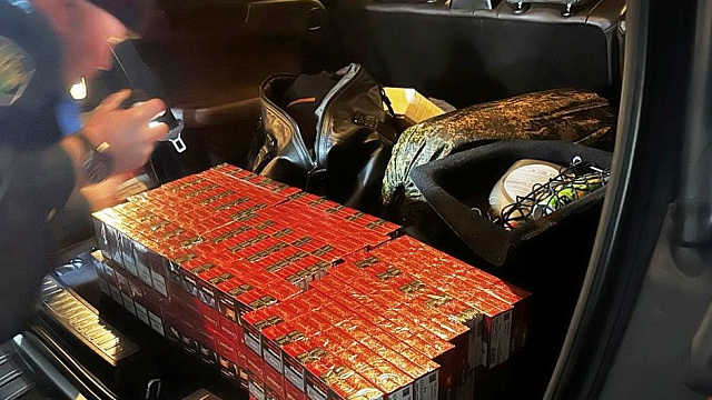 На границе в Сочи задержали Mercedes с крупной партией контрабандных сигарет из Германии