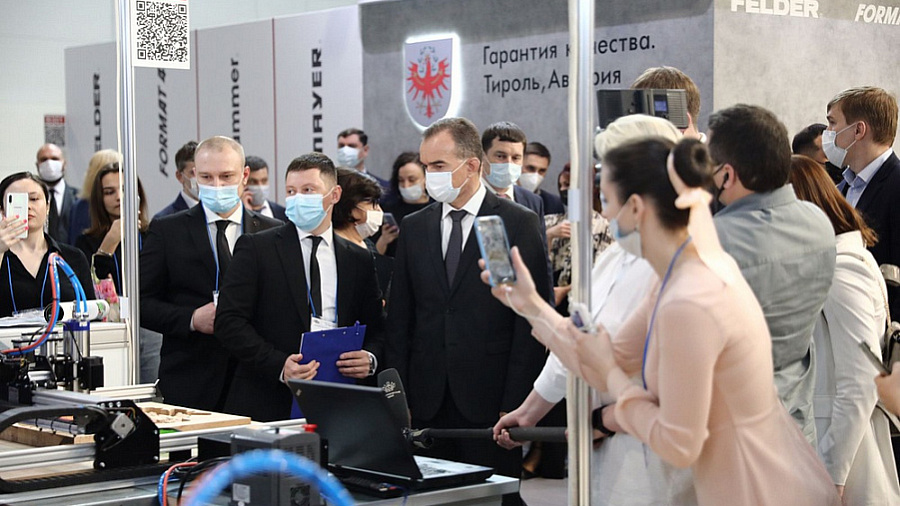 Губернатор Вениамин Кондратьев посетил международную выставку мебели UMIDS-2022 в Краснодаре