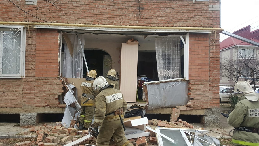 В Армавире из-за хлопка газа в жилом многоквартирном доме разрушилась одна из стен