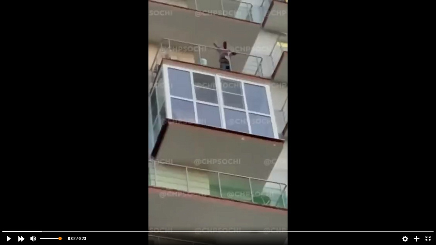 В Сочи мужчина бросался гвоздями в прохожих с балкона ВИДЕО