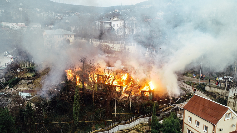 Опубликовано видео пожара в Севастополе, в котором погибла семья из четырех человек