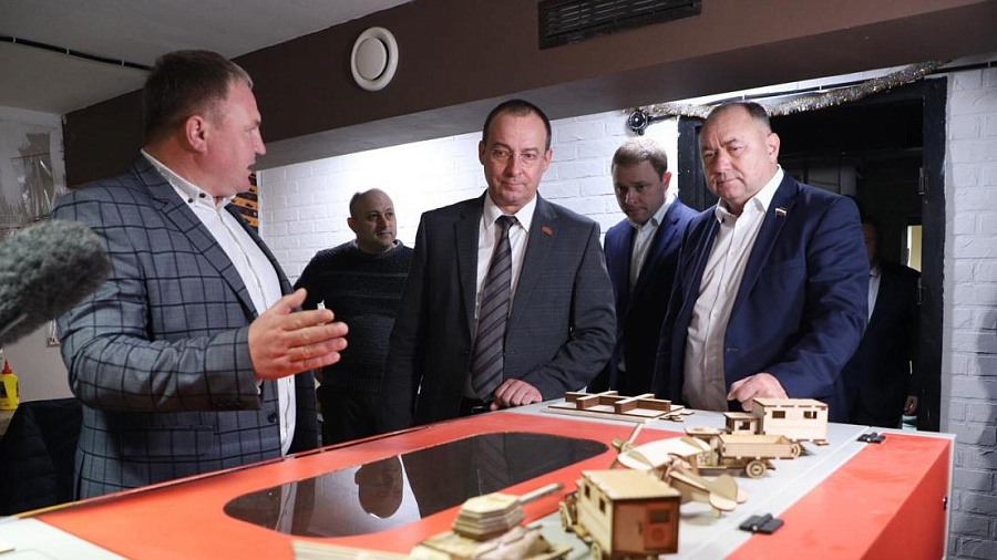 Председатель ЗСК Юрий Бурлачко и депутат ГД Иван Демченко посетили в Анапе городскую организацию инвалидов Афганистана