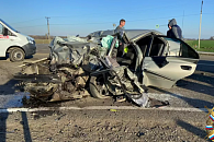 В Новокубанском районе грузовик смял легковушку 