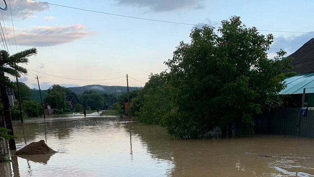 Вода захлестнула Горячий Ключ и Северский район после ночного ливня