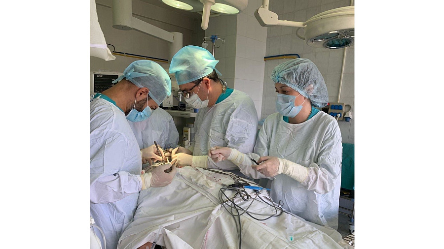 В Новороссийске врачи провели сложную операцию по удалению тромба у пациента с критической ишемией левой ноги