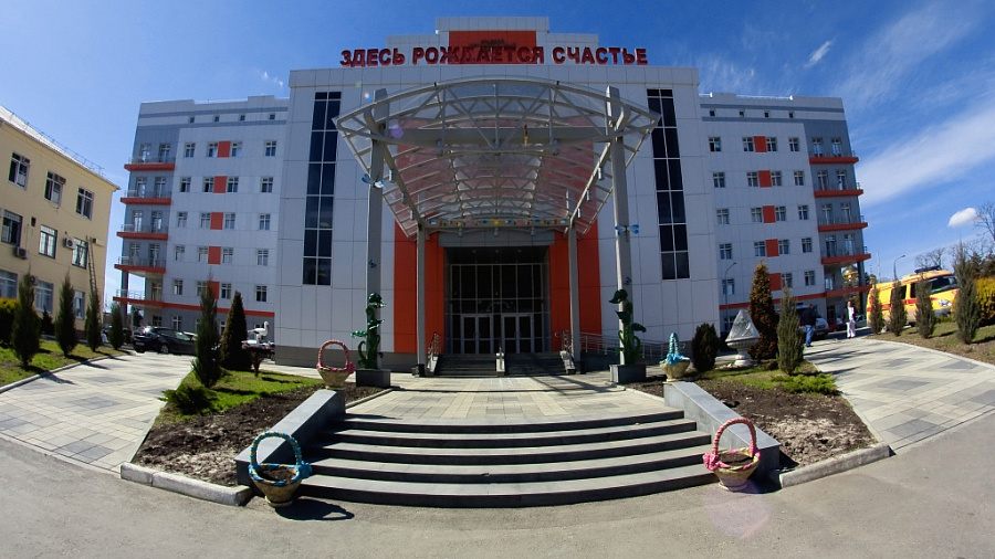 «Находимся в холле у главного входа»: в Перинатальном центре Краснодара произошел ночной пожар