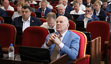 На сессии ЗСК депутаты утвердили электронный проездной для льготников