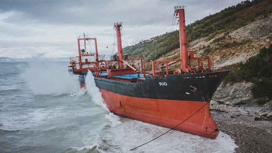 Судно «RIO», севшее на мель под Геленджиком, причинило Черному морю 647 млн рублей убытков