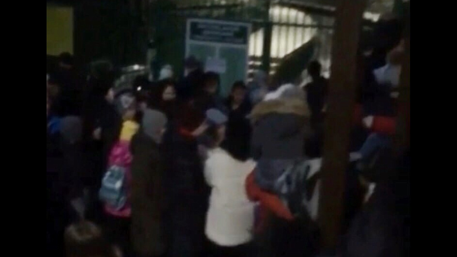 Видео: в Краснодарском крае ночью выстроились толпы туристов в Гуамское ущелье