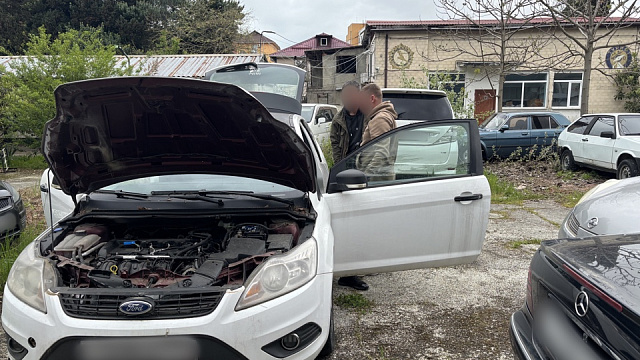 В Сочи изъятый Ford Focus из Абхазии отправили военным в зону СВО