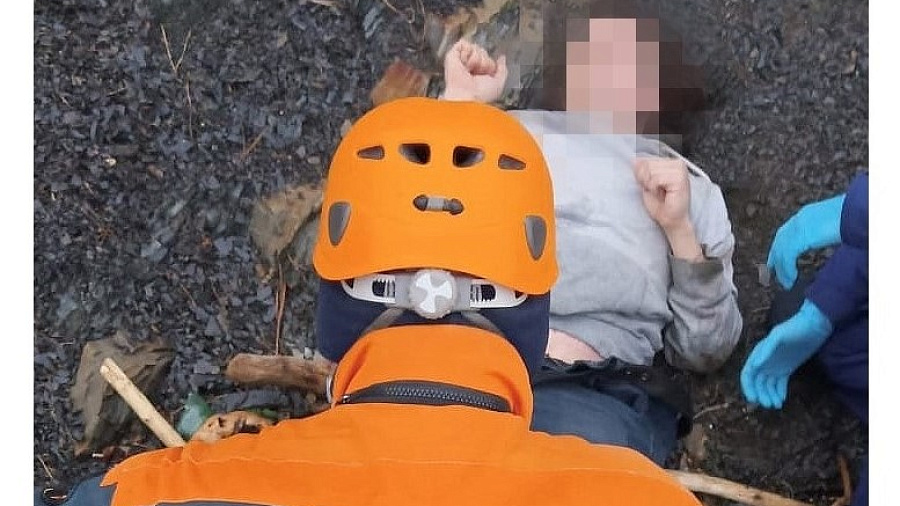 В Геленджике на берегу моря нашли замерзшего мужчину, который пропал в горах