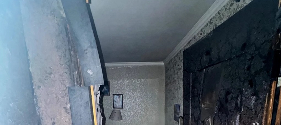 В Армавире пожар в пятиэтажке отравил дымом троих детей и взрослого