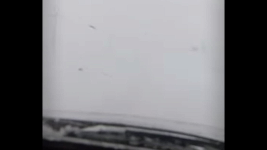 «Где дорога, где разметка?»: жители Отрадненского района пожаловались на нулевую видимость из-за снегопада. Видео
