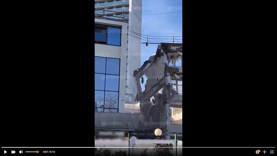 Снос корпусов легендарной гостиницы «Приморская» в Сочи попал на видео