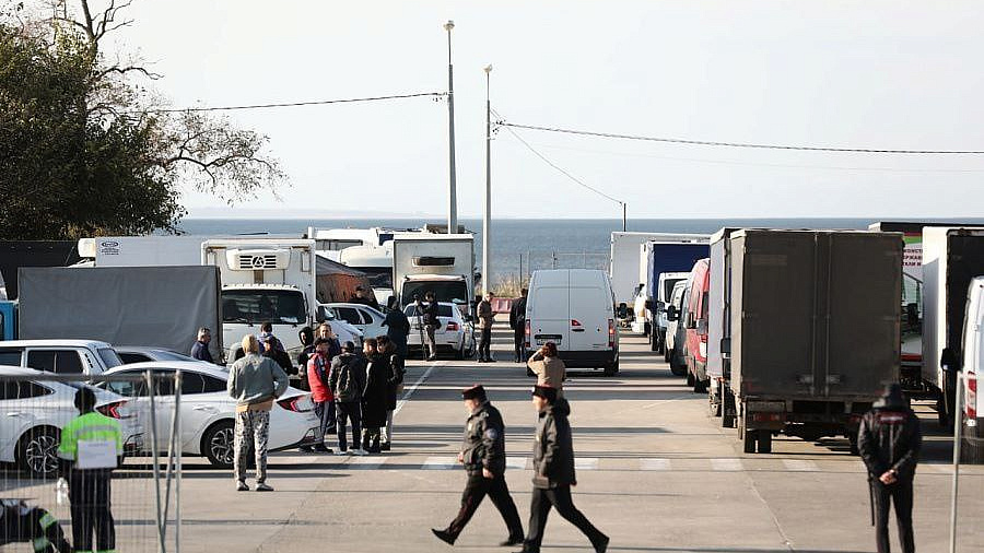 Движение паромов между Кубанью и Крымом по Керченской переправе было приостановлено в ночь на 24 марта