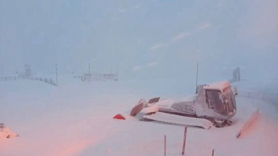 Снегопад в Сочи. Туристы публикуют в Сети фотографии с сугробами на горнолыжных  курортах