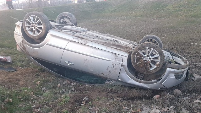 В Краснодарском крае иномарка сбила пешехода и улетела в кювет