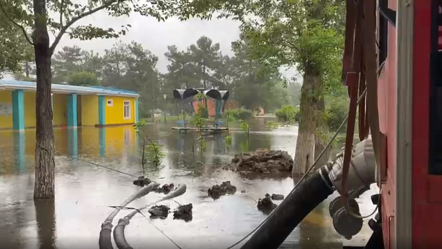 В Краснодарском крае более 800 домов остаются подтопленными из-за аномальных дождей