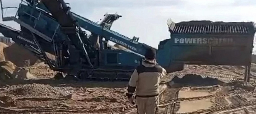 Замазученный песок из хутора Воскресенского под Анапой вывезут до середины июля