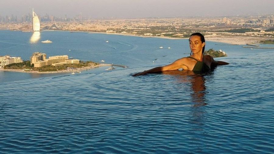  В Дубае открылся самый высокий в мире панорамный бассейн