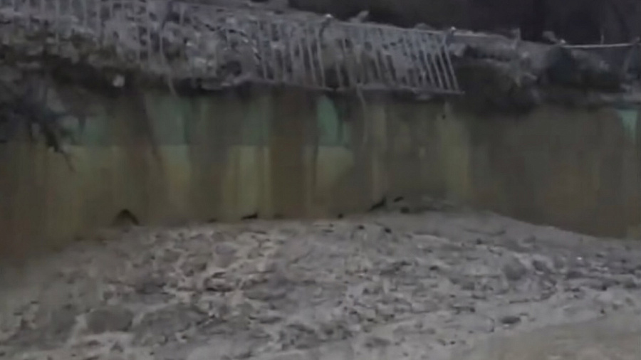 В Сочи оползень третий раз за месяц разрушает улицу Тепличную