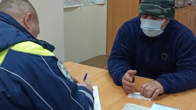 Водитель автомобиля «Жигули» объяснил езду по велодорожке в Сириусе плохим настроением