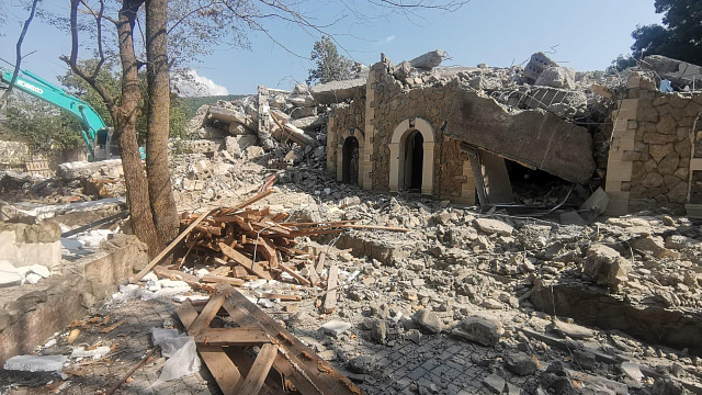 Демонтаж за 3 млн рублей. В Анапе начали сносить два здания, беседку и гараж