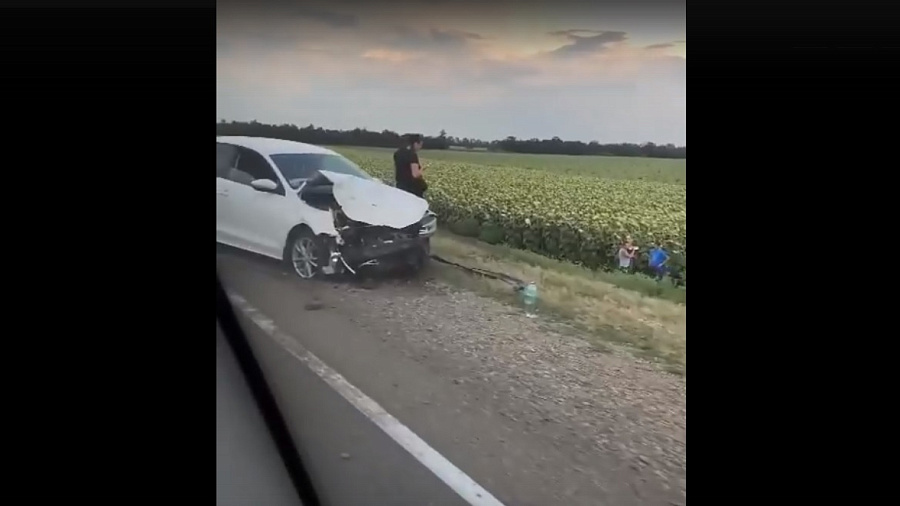 На трассе Краснодар — Кропоткин произошло смертельное ДТП с участием пяти автомобилей