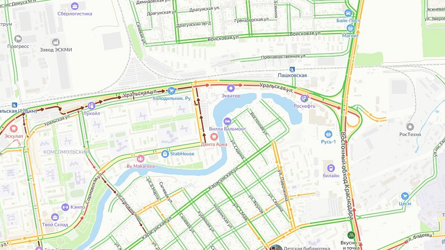 Пробки в Краснодаре: водители застряли на выездах из города в преддверии выходных