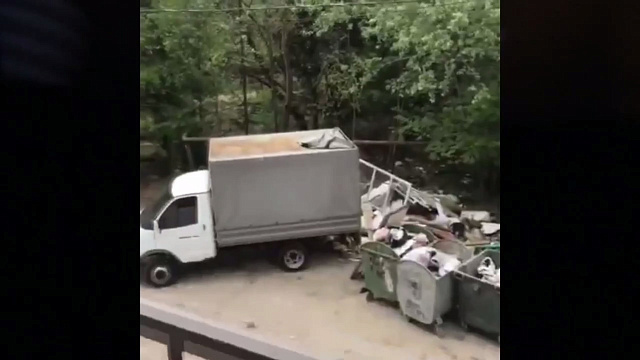 В Сочи задержали водителя «Газели» за сброс мусора в неположенном месте