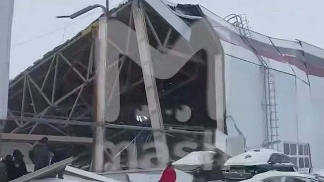 Появилось видео обрушенной крыши автозавода Evolute, упавшей на сварщиков в Липецке