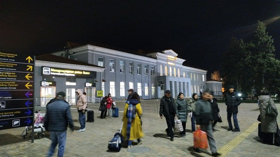 В аэропортах Сочи и Краснодара задерживаются международные рейсы из-за эскалации на Ближнем Востоке