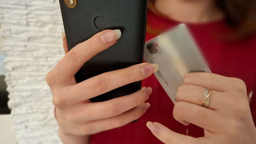 Банки начали массово блокировать карты за переводы между собственными счетами