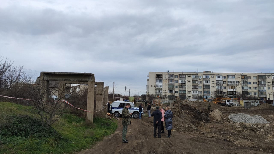 Двое ранены, один погиб: в Крыму на заброшенном недострое на подростков упала бетонная плита