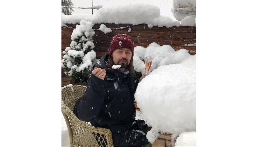 В Сочи проводят дегустацию снега при помощи ложки  (Видео)