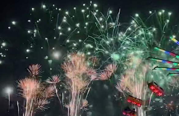 Побит мировой рекорд: в Абу-Даби запустили 62-минутный фейерверк