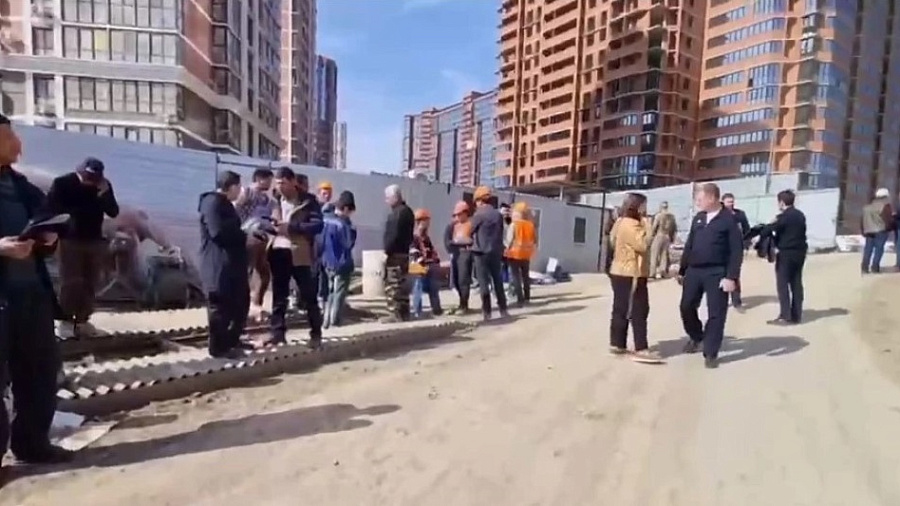 На Кубани продлили срок работы мигрантов на стройках социальных объектов