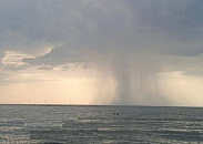Жители Ейска стали свидетелями появления водяного смерча в Азовском море